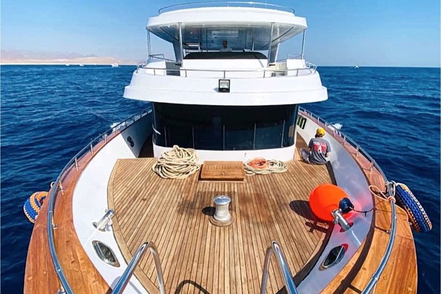 Private Yacht Trip with Lunch and Drinks